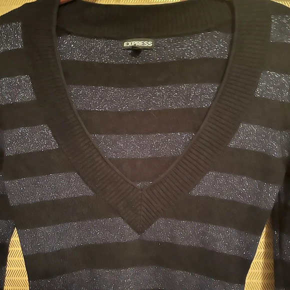 EXPRESS~DEEP V NECK~BLOUSE~NWOT~M - Picture 3 of 6